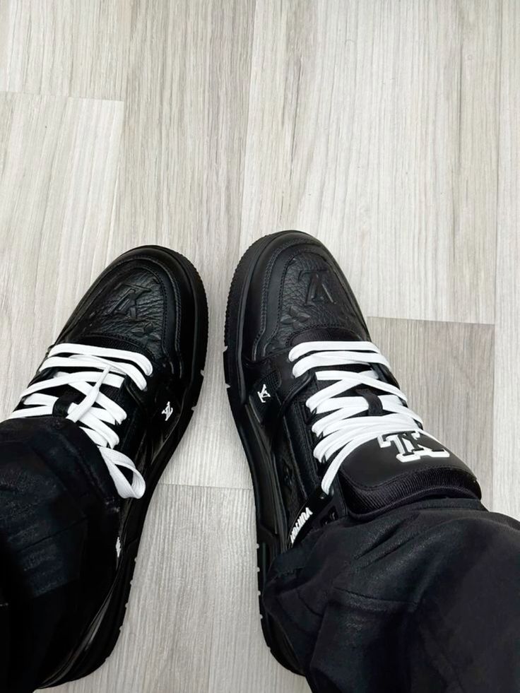 LOUIS VUITTON TRAINNERS "PK"