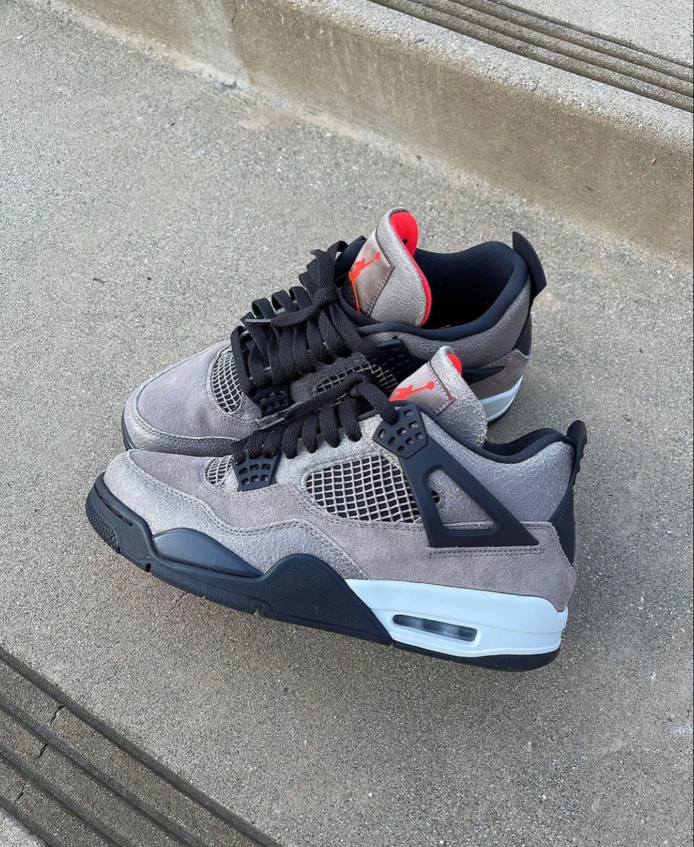 AIR JORDAN 4 RETRO "TAUPE HAZE"