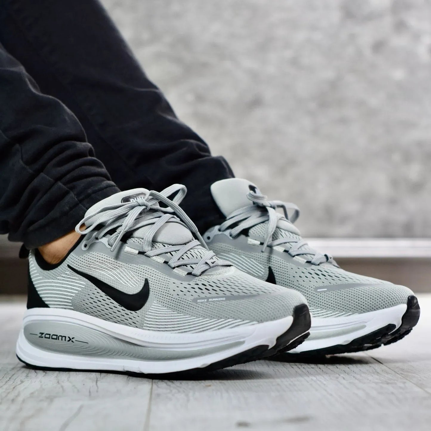 NIKE VOMERO 18 GREY