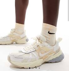 NIKE V2K RUN