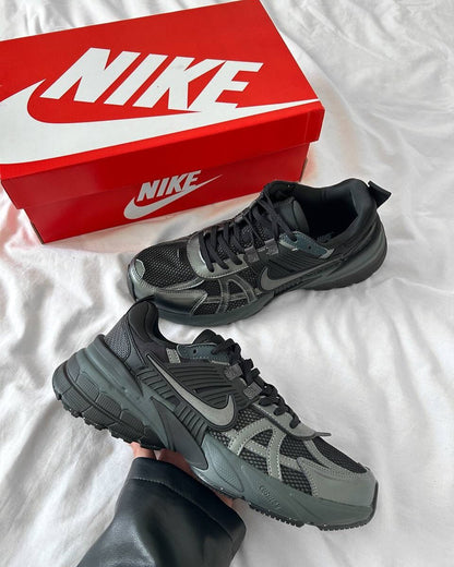 NIKE V2K RUN "TRIPLE BLACK"